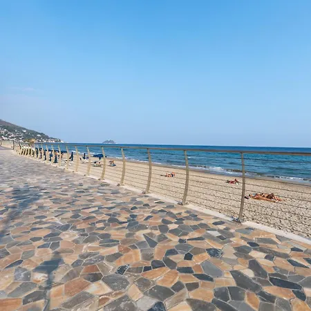 Wake Up To The Sea At - Stunning View From Every Apartament Alassio