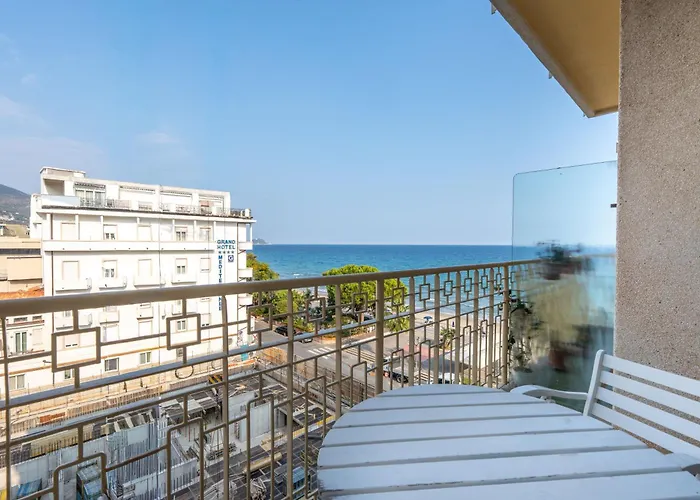 Wake Up To The Sea At - Stunning View From Every 公寓